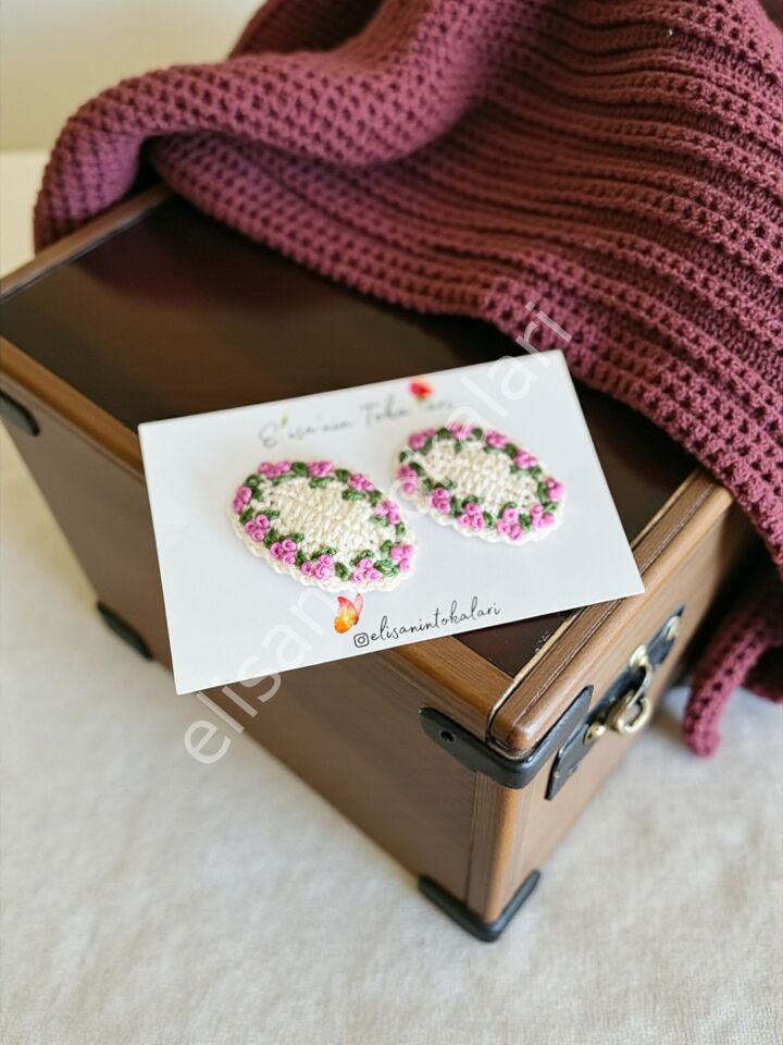 HANDMADE OVAL EMBROIDERED VINTAGE CROCHET HAIR CLIP