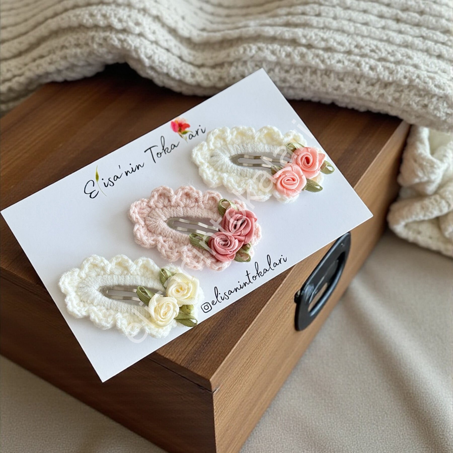 HANDMADE CROCHET VINTAGE ROSE SNAP CLIP – 5 CM SATIN FLOWER DETAIL