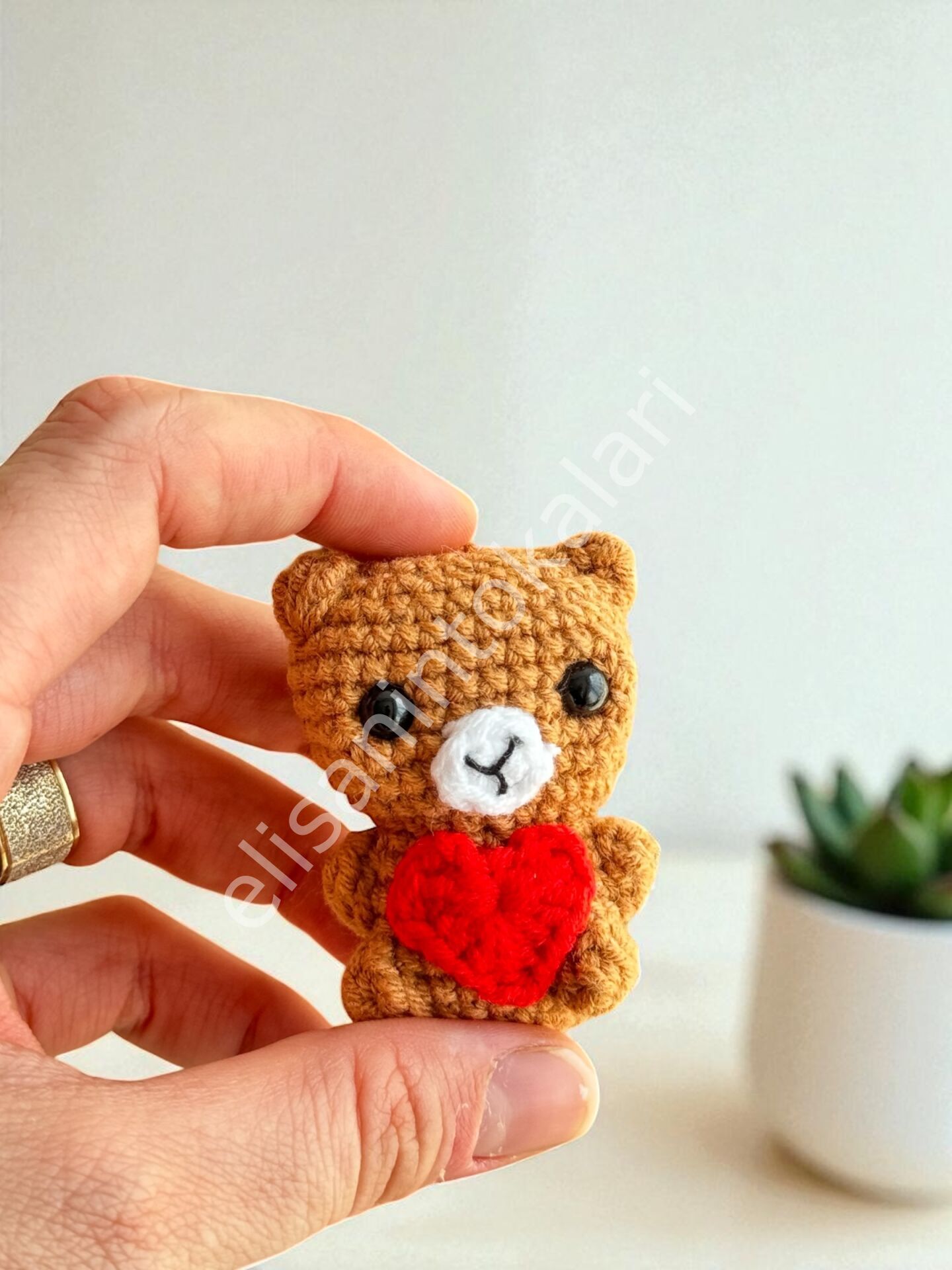 LOVE BEAR MINI KEYCHAIN