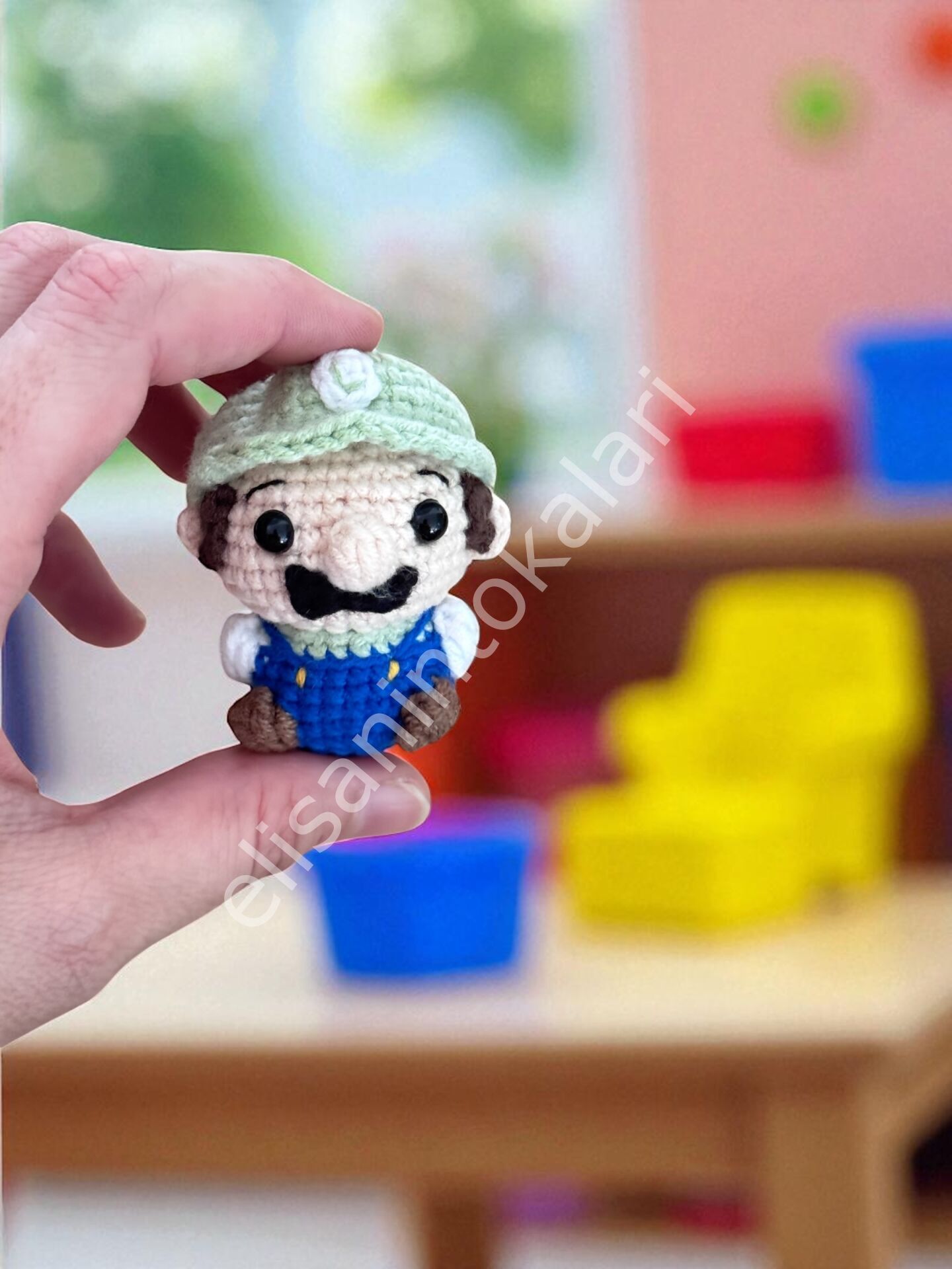 LUIGI MINI KEYCHAIN 10 PCS