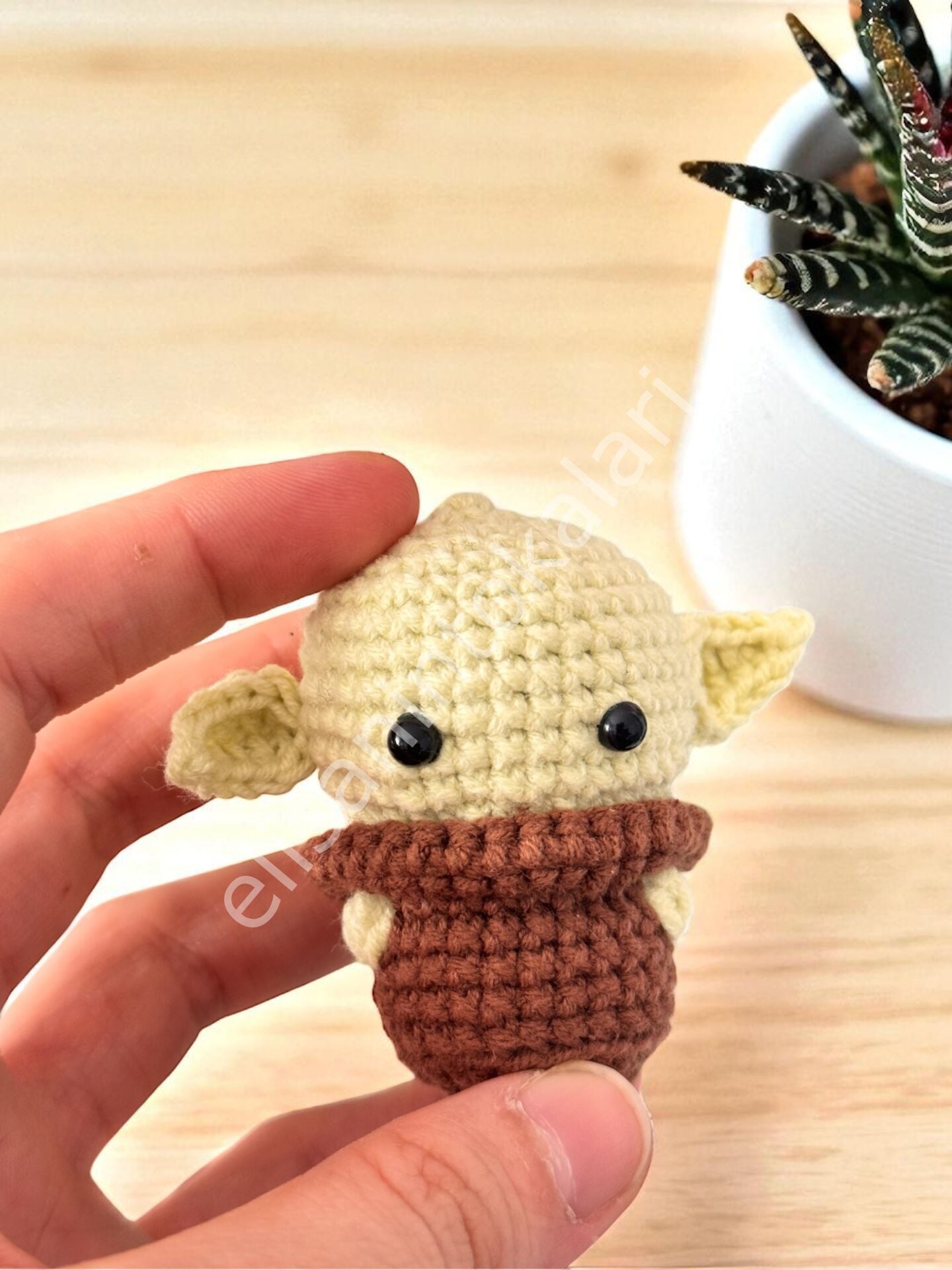 BABY YODA MINI KEYCHAIN 5 PCS