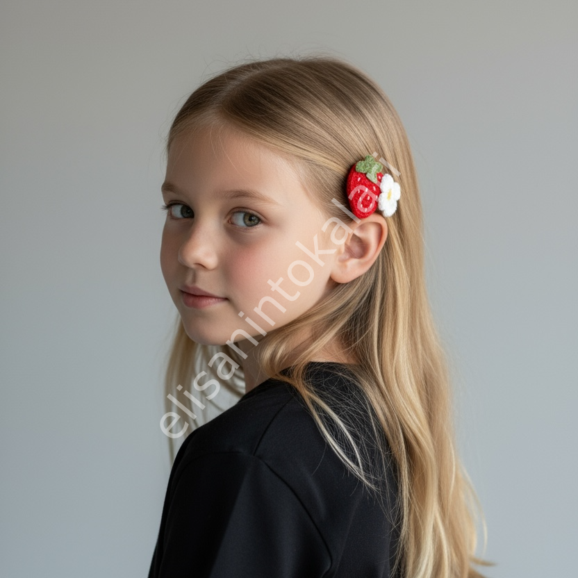 STRAWBERRY DAISY CROCHET HAIR PIN