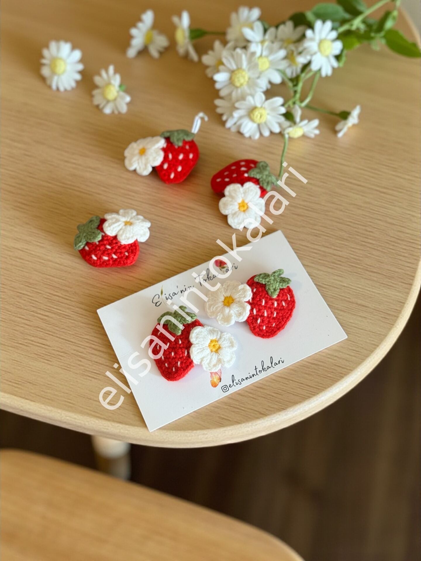 STRAWBERRY DAISY CROCHET HAIR PIN 10 PCS