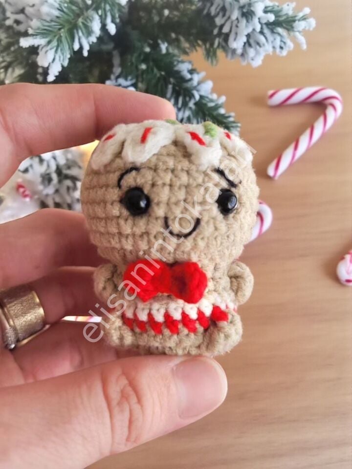 CROCHET CHRİSTMAS GINGERBREAD MAN ORNAMENT